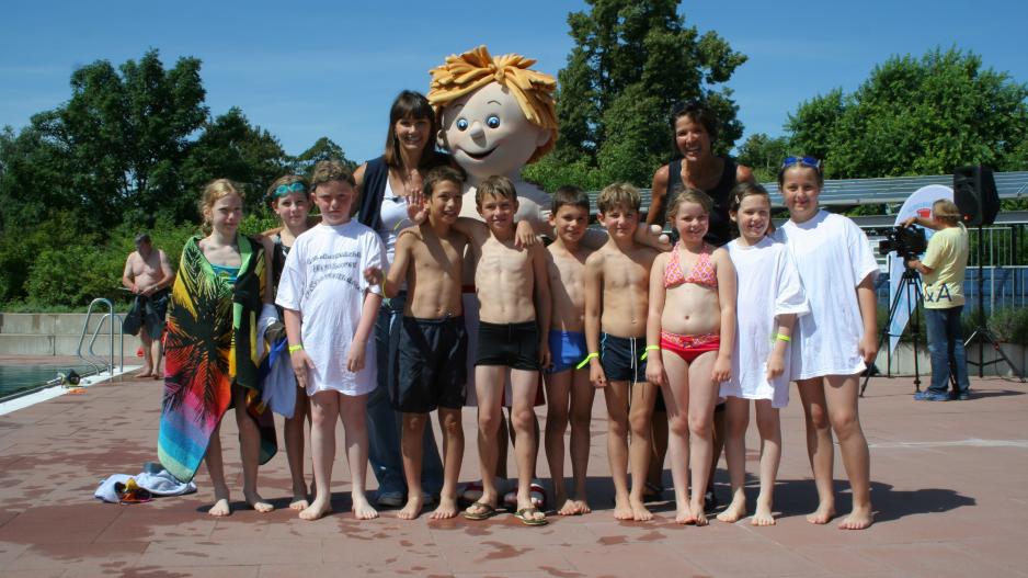 Für Kinder e. V. Foto Für Kinder Foto. Schwimmkids. Schwimmkurs mit Franziska van Almsick