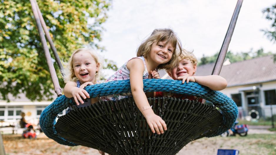 Nestschaukel CariKids Kita Köln