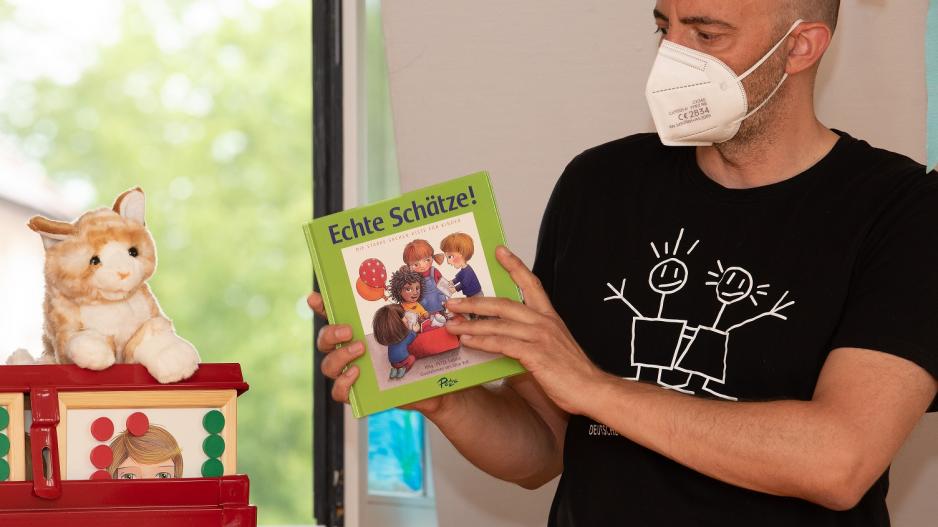 Katze Kim und Bücher zum Thema - Starke Kinder Kiste