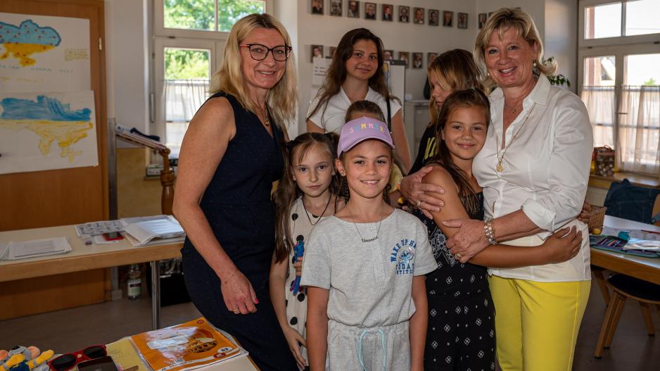 Mauritia Mack besucht ukrainische Kinder in Rust.