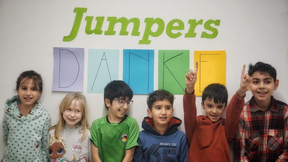 Die Kinder von Jumpers freuen sich über die Unterstützung.